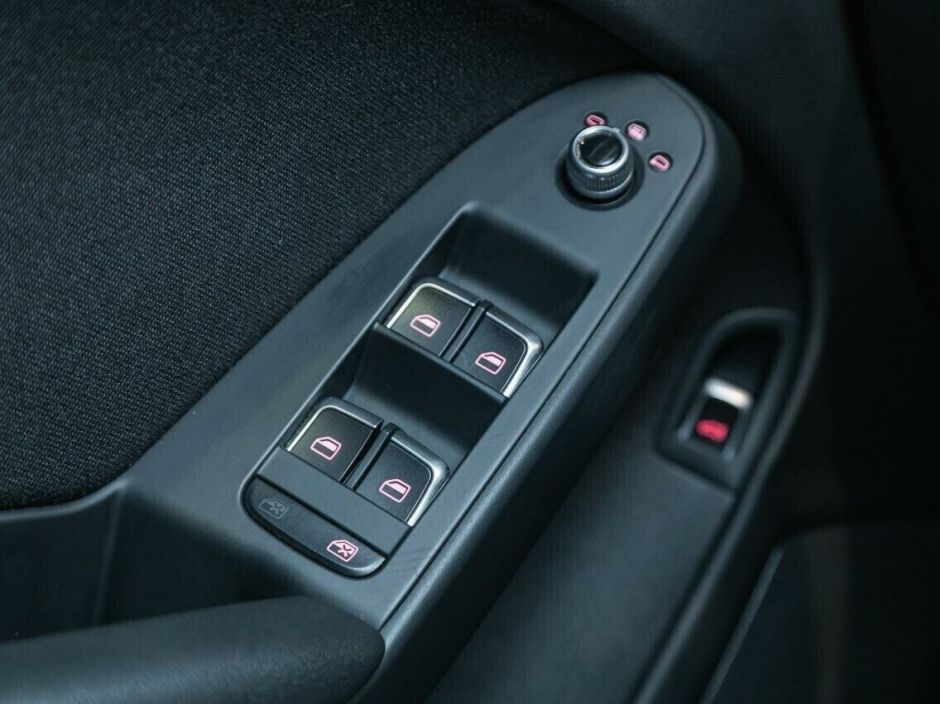 Audi A4, 1.8 л, Вариатор, 2015 фото 10