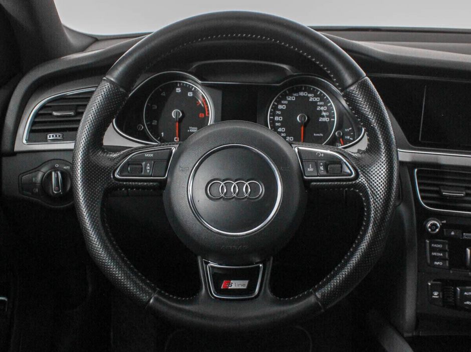 Audi A4, 2.0 л, Робот, 2011 фото 12