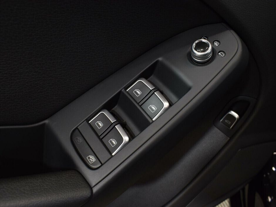 Audi A4, 1.8 л, Вариатор, 2015 фото 7