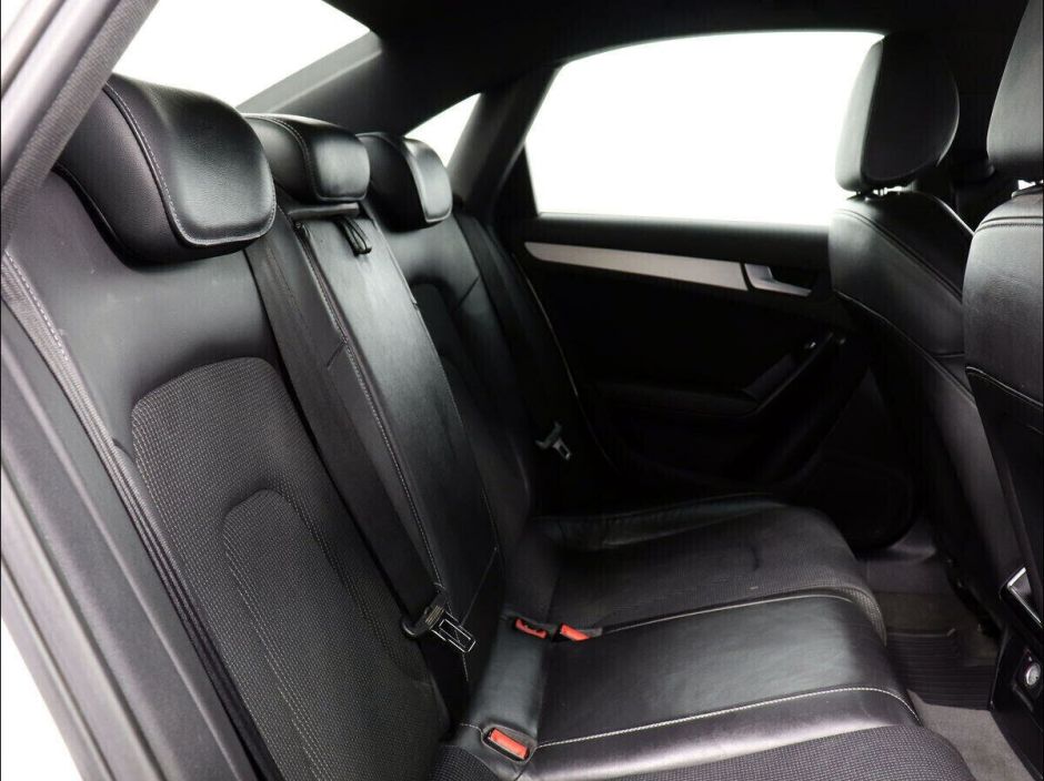 Audi A4, 2.0 л, Робот, 2011 фото 1