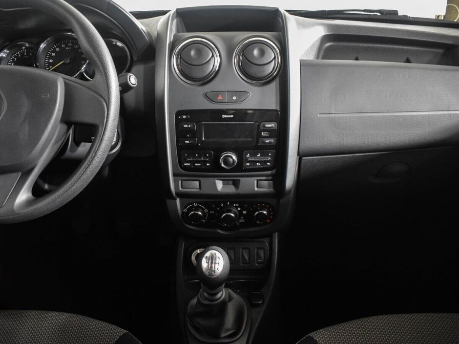 Renault Duster, 1.6 л, МТ, 2017 фото 2