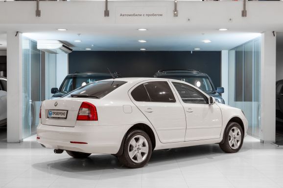 Skoda Octavia, АТ, 2012 фото 4