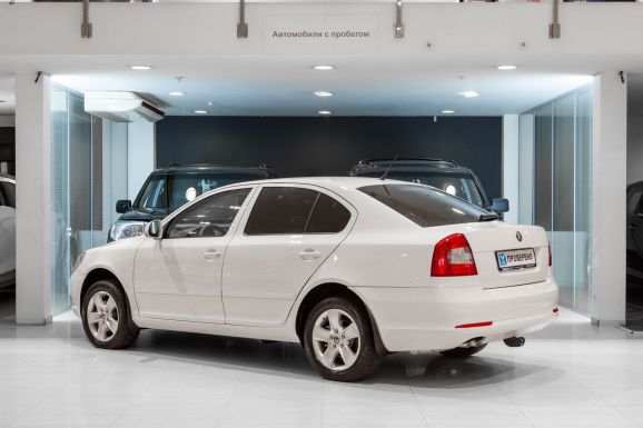 Skoda Octavia, АТ, 2012 фото 6