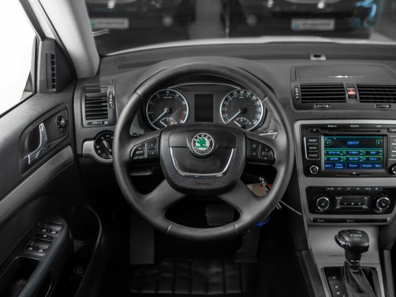Skoda Octavia, АТ, 2012 фото 9