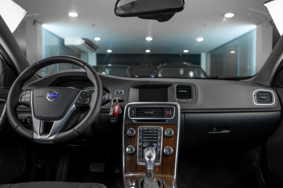 Volvo S60, Робот, 2012 фото 11