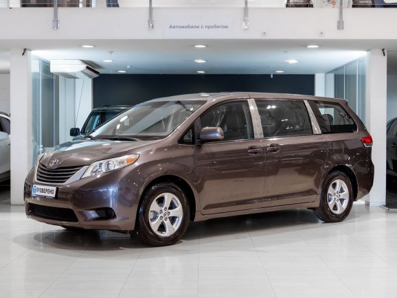 Toyota Sienna, АТ, 2012 фото 3