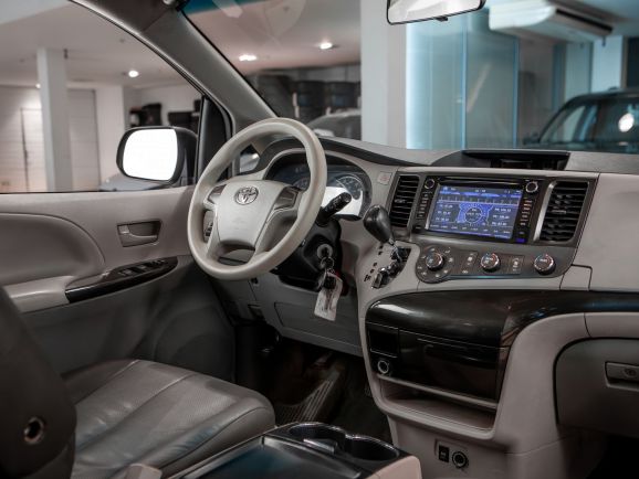 Toyota Sienna, АТ, 2012 фото 17