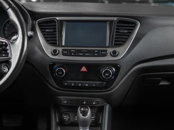 Hyundai Solaris, АТ, 2018 фото 9