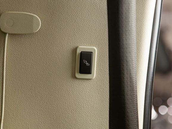 Cadillac Escalade, АТ, 2011 фото 14