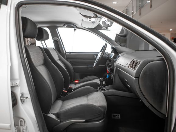 Volkswagen Golf, МТ, 2002 фото 10