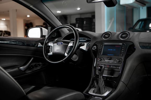 Ford Mondeo, Робот, 2012 фото 7