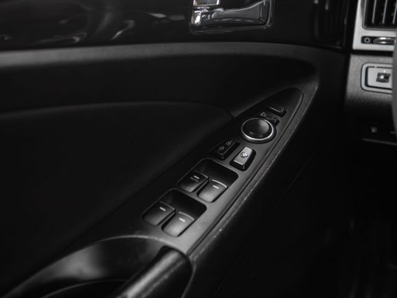 Hyundai Sonata, АТ, 2010 фото 9