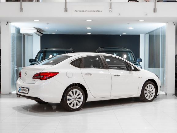 Opel Astra, АТ, 2013 фото 4