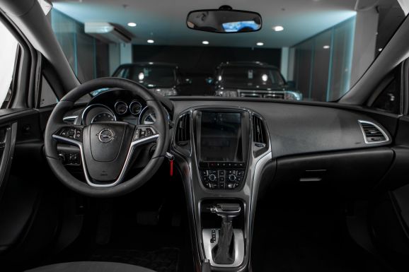 Opel Astra, АТ, 2013 фото 9