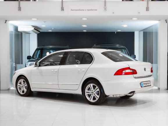 Skoda Superb, Робот, 2010 фото 6