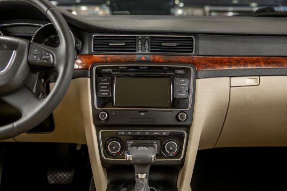 Skoda Superb, Робот, 2010 фото 12