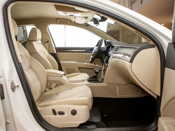 Skoda Superb, Робот, 2010 фото 16