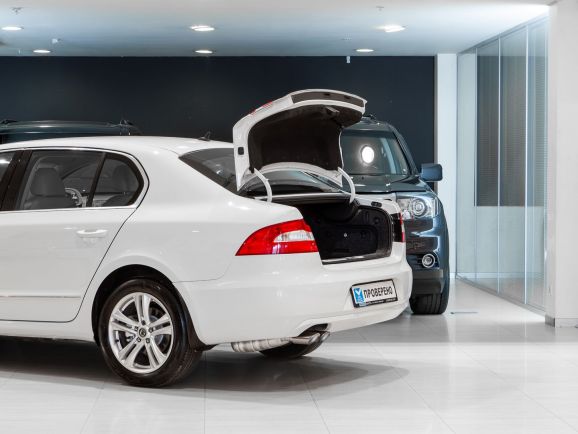 Skoda Superb, Робот, 2010 фото 2