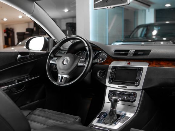 Volkswagen Passat, Робот, 2010 фото 7