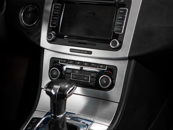 Volkswagen Passat, Робот, 2010 фото 8