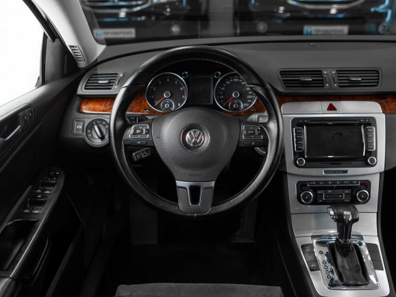Volkswagen Passat, Робот, 2010 фото 12