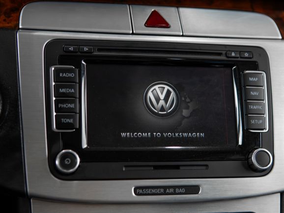 Volkswagen Passat, Робот, 2010 фото 14