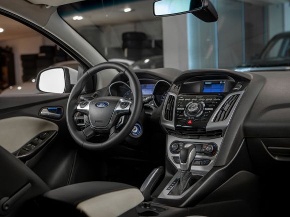 Ford Focus, Робот, 2011 фото 7