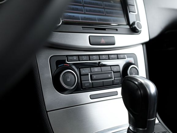 Volkswagen Passat, Робот, 2011 фото 16