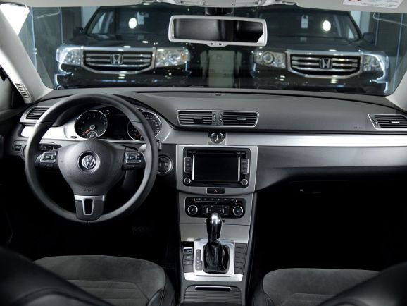 Volkswagen Passat, Робот, 2011 фото 17