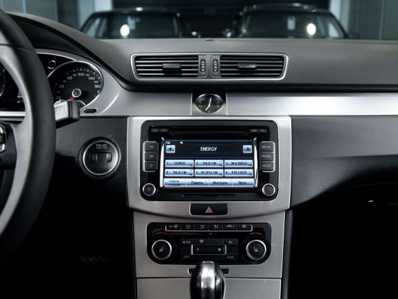 Volkswagen Passat, Робот, 2011 фото 18