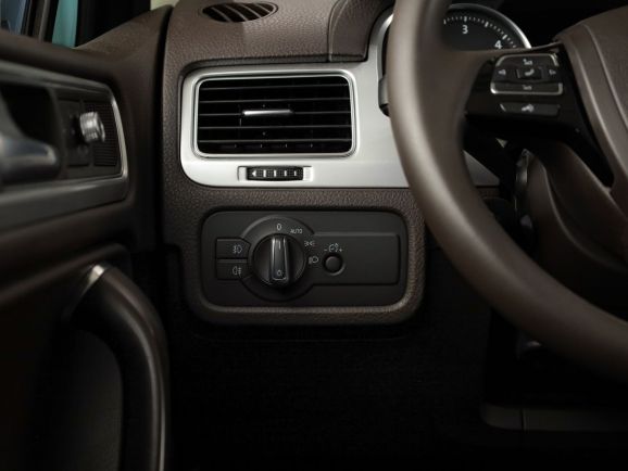 Volkswagen Touareg, АТ, 2015 фото 14