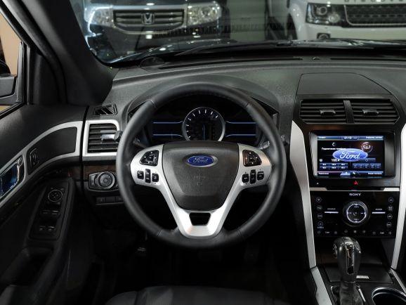 Ford Explorer, АТ, 2013 фото 16