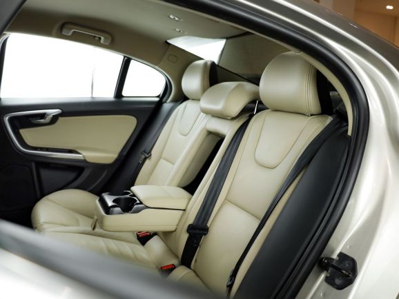 Volvo S60, Робот, 2012 фото 2