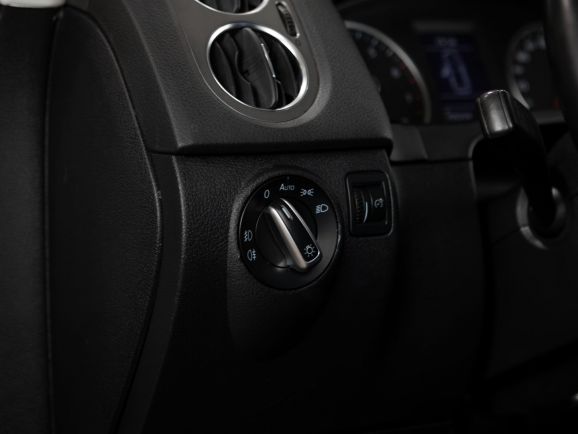 Volkswagen Tiguan, АТ, 2010 фото 8