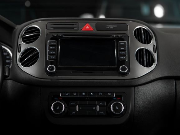 Volkswagen Tiguan, АТ, 2010 фото 12