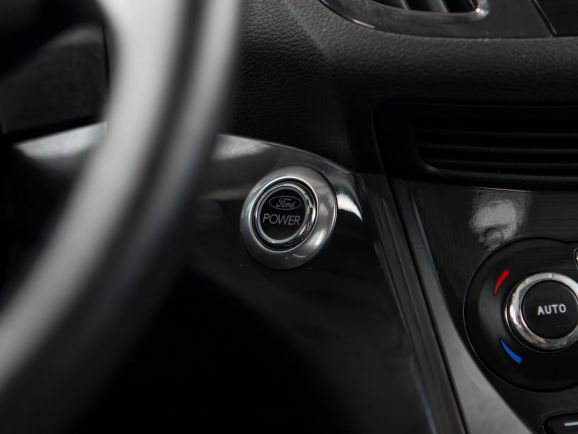 Ford Kuga, Робот, 2013 фото 13