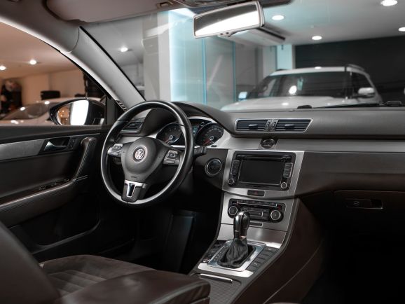 Volkswagen Passat, Робот, 2011 фото 7