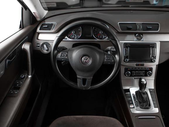 Volkswagen Passat, Робот, 2011 фото 10