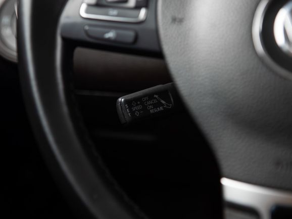 Volkswagen Passat, Робот, 2011 фото 13