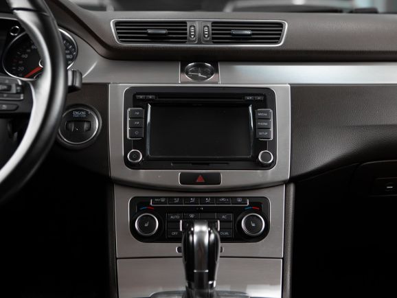 Volkswagen Passat, Робот, 2011 фото 16