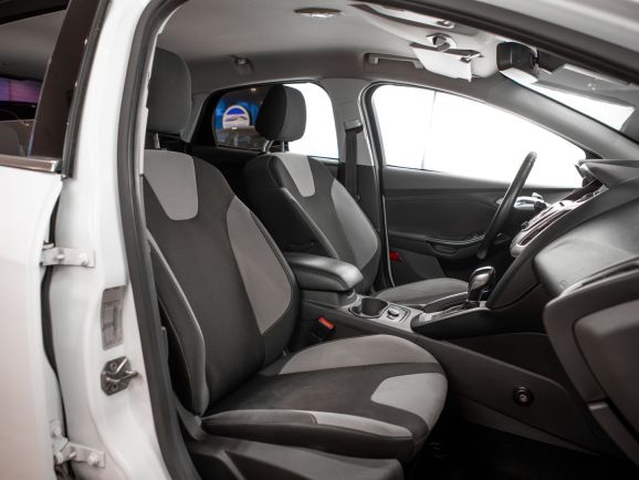 Ford Focus, Робот, 2013 фото 11