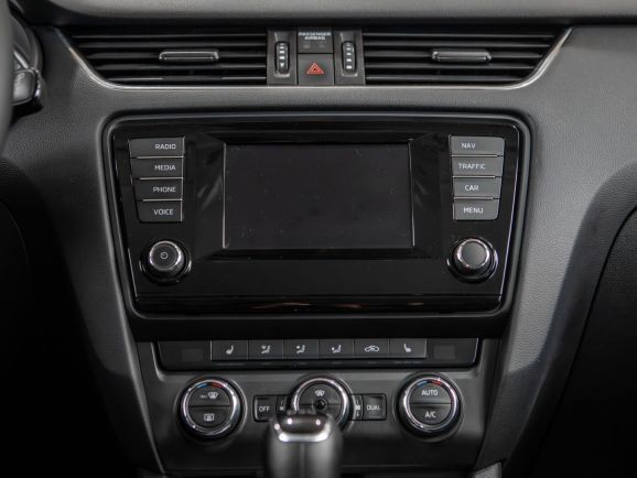 Skoda Octavia, Робот, 2013 фото 12