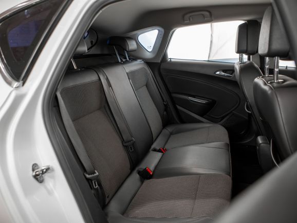 Opel Astra, АТ, 2012 фото 2