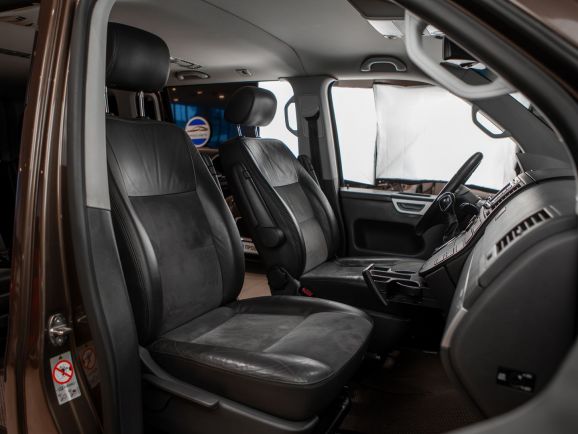 Volkswagen Multivan, Робот, 2010 фото 1