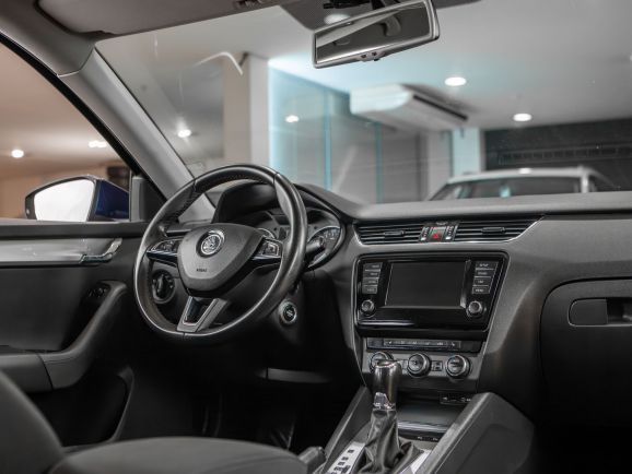 Skoda Octavia, Робот, 2015 фото 7