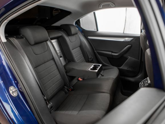 Skoda Octavia, Робот, 2015 фото 10