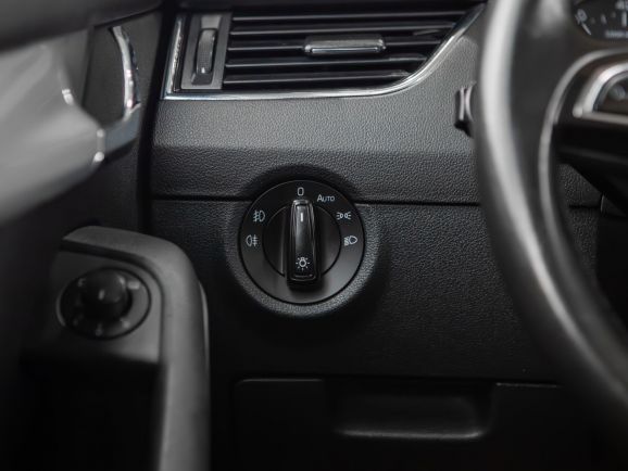 Skoda Octavia, Робот, 2015 фото 2