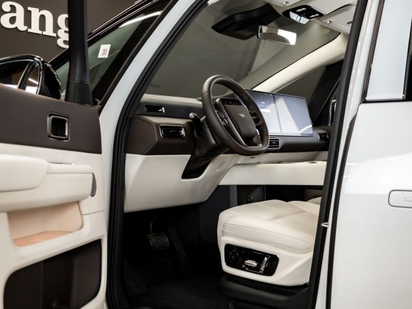 LiXiang Mega, АТ,  фото 9