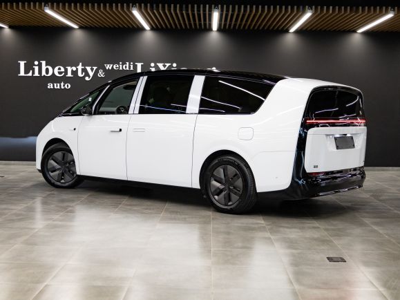 LiXiang Mega, АТ,  фото 4