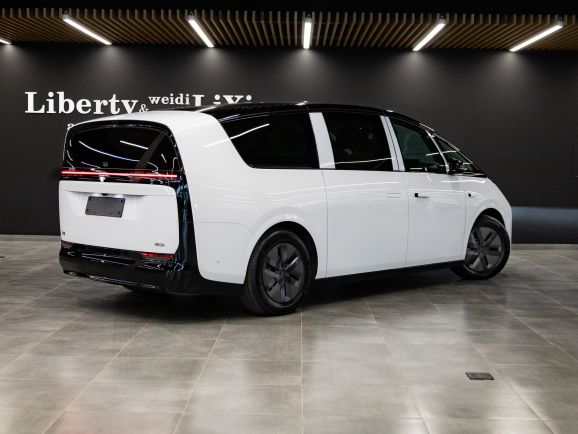 LiXiang Mega, АТ,  фото 6